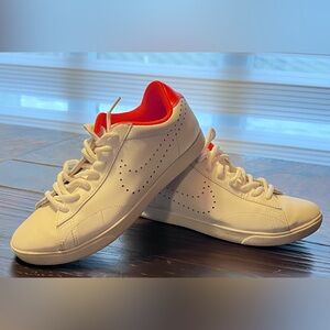 Nike White/Coral Leather Sneakers || Size: 6.5